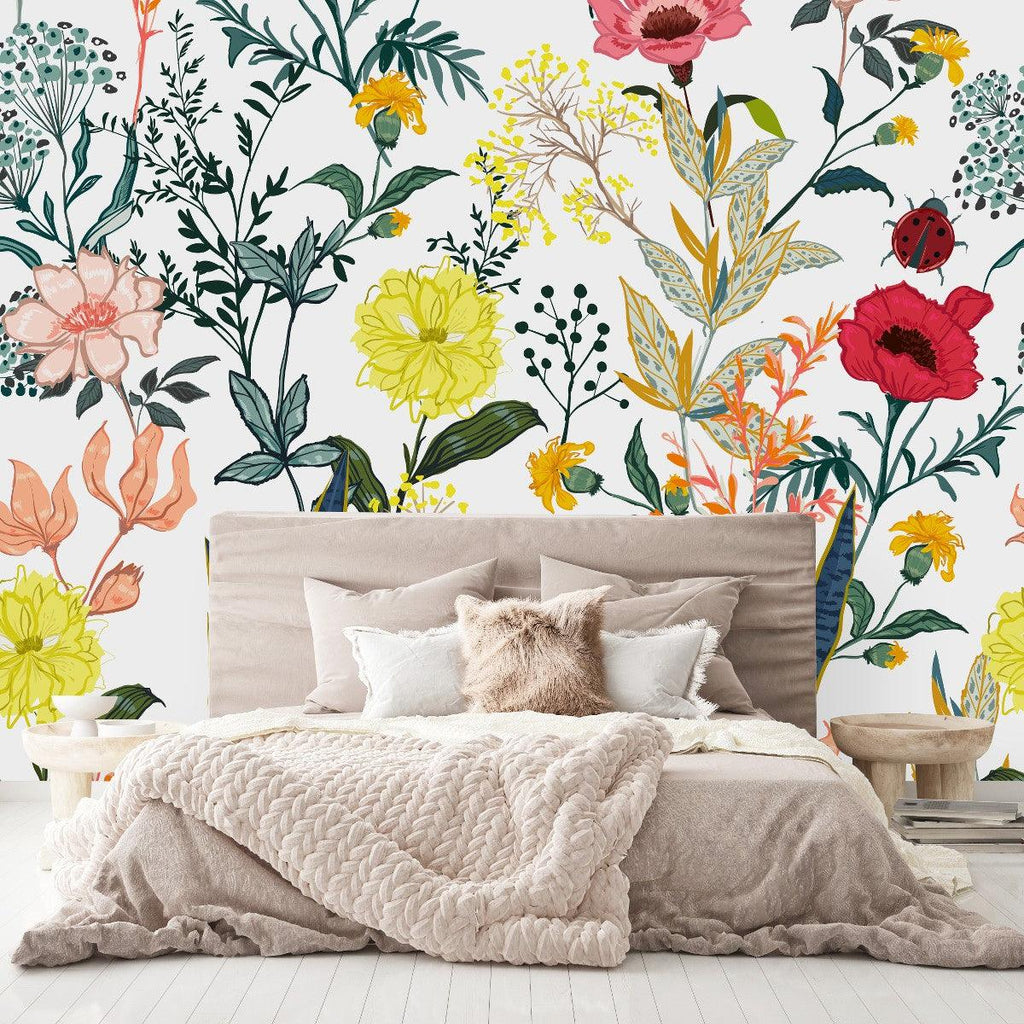 White Wallpaper with Flowers and Ladybugs - uniqstiq